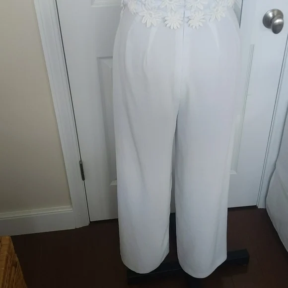 Vintage White Jumpsuit Flower details - Picture 7 of 8